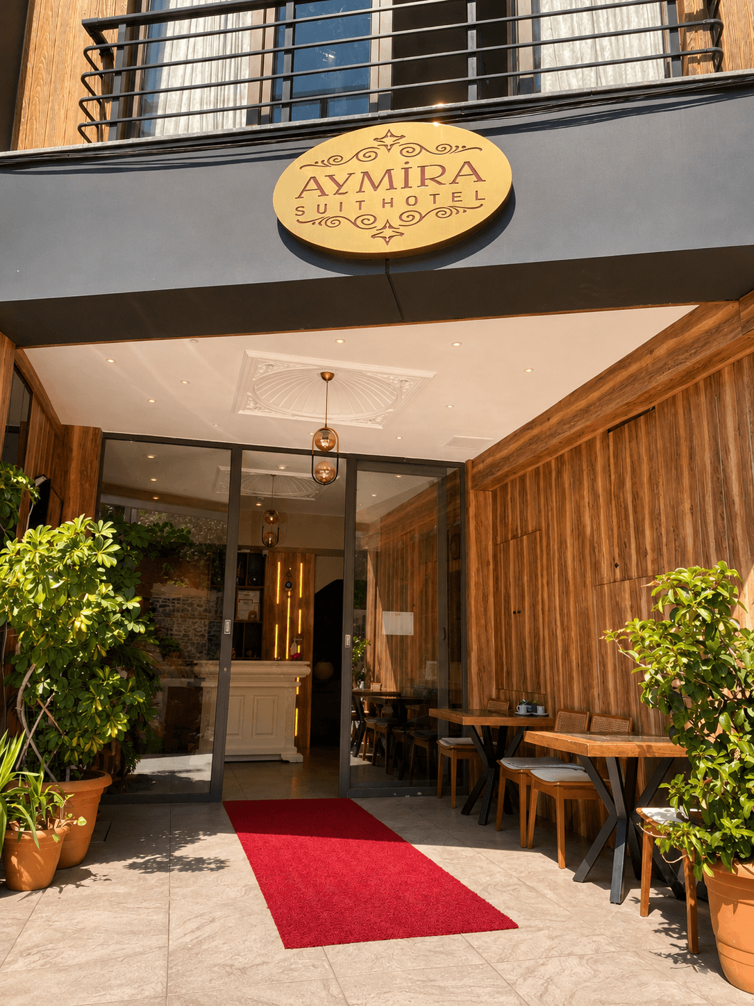 Aymira Suite Hotel resepsiyon ve giriş alanı
